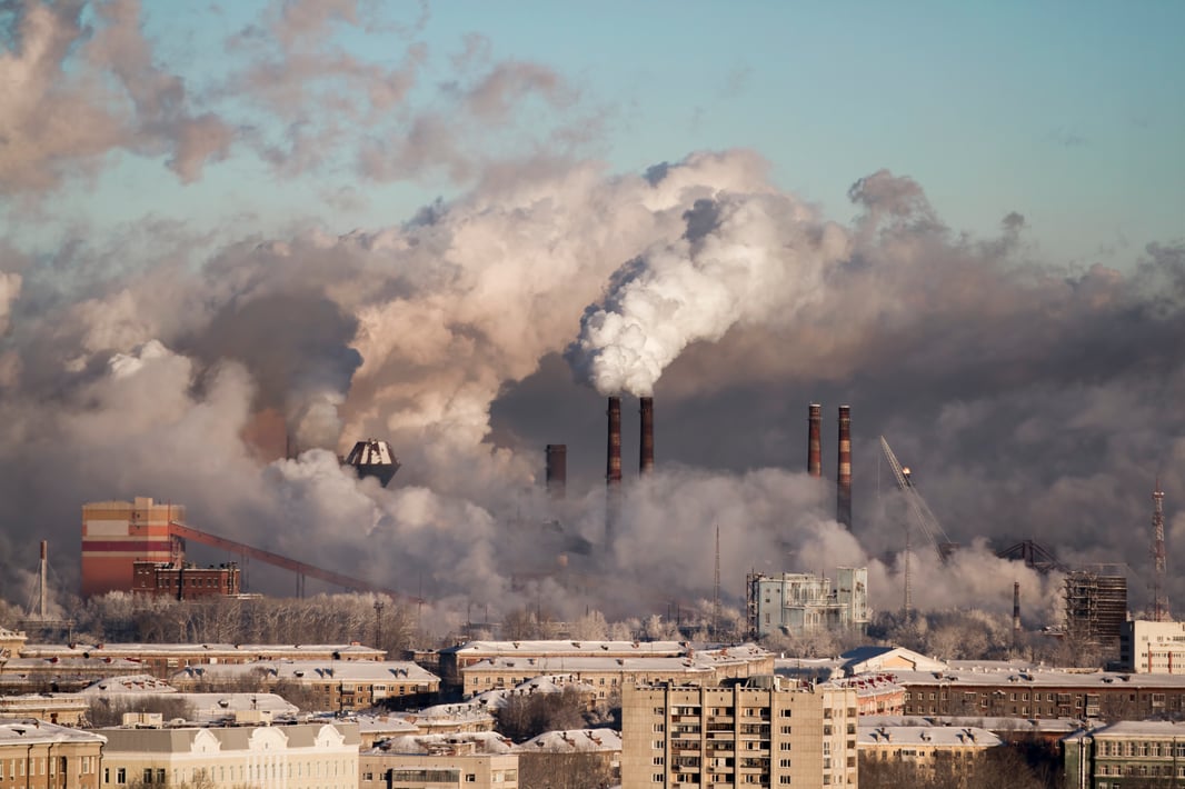 Химическое загрязнение окружающей среды. Новотроицк завод дым. Загрязнение от заводов. Вредные выбросы в атмосферу. Загрязнение воздуха заводами.