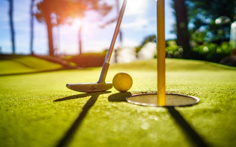 mini golf is a perfect summer activity for copd